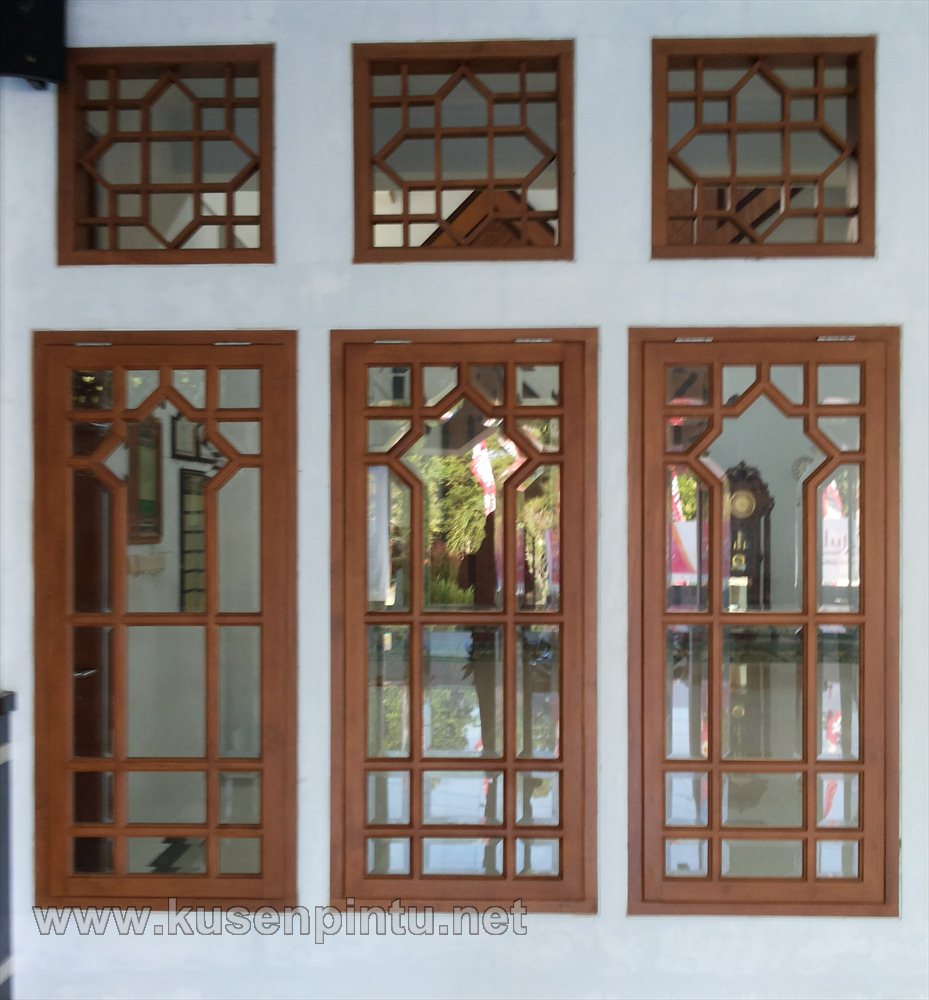 Jendela Masjid Jati Solid Kaca Bevel Kusen Pintu Jendela